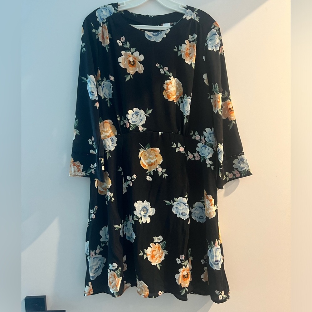 H&M floral crepe fabric dress in size 12